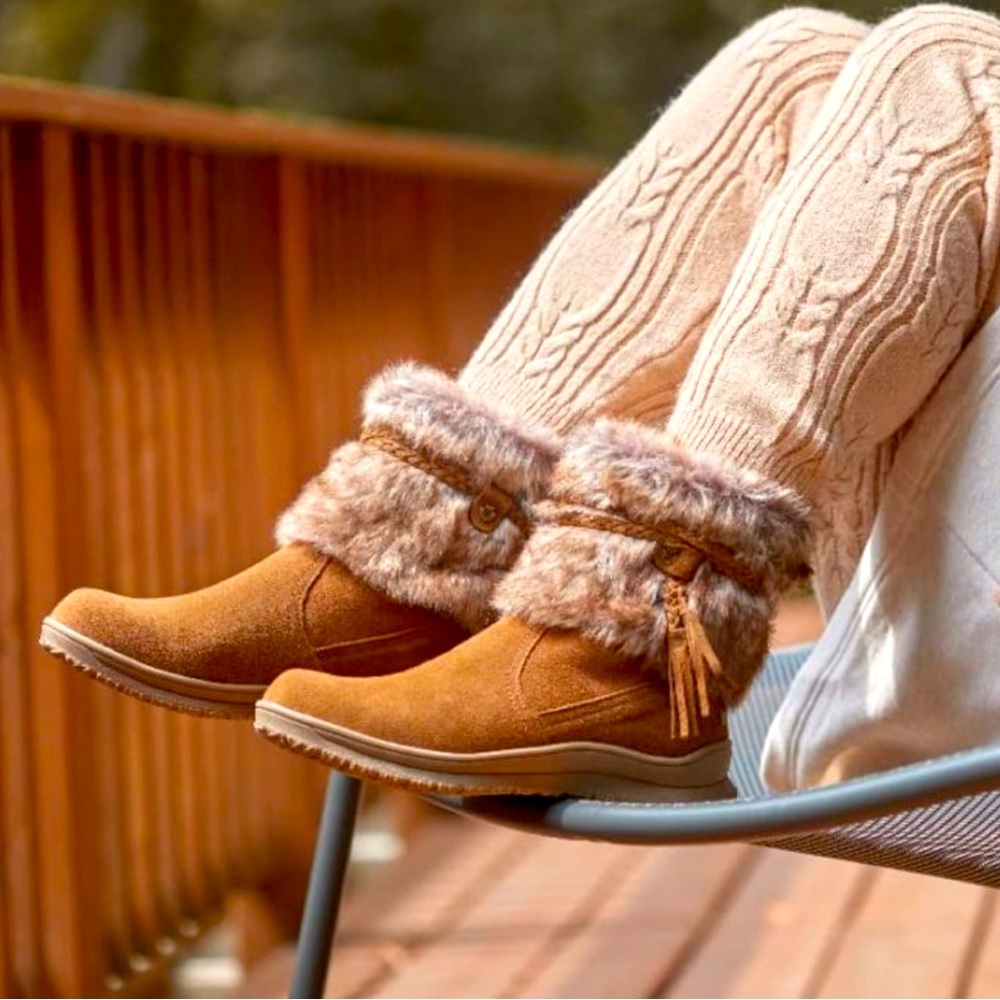 8 Minnetonka Everett Dusty Brown faux fur ankle boot bootie suede leather snow